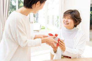 60代の女性に贈るプレゼントおすすめ8選