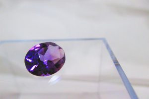 2月の誕生石アメジスト、紫が印象的な高貴な宝石