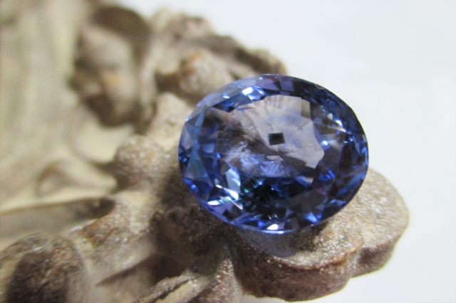 【6選】青い色(ブルー)の宝石の種類｜おすすめのジュエリーも紹介！